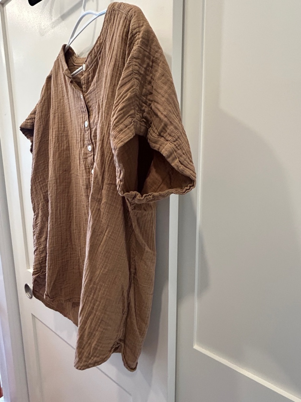 Quince organic cotton gauze rolled sleeve button top in brown/tan Large - Picture 3 of 4